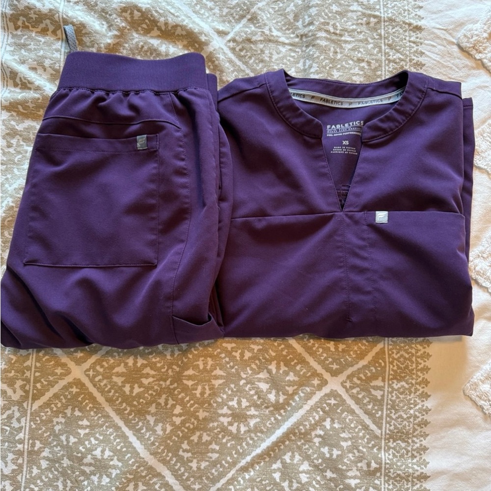 Fabletics scrub set